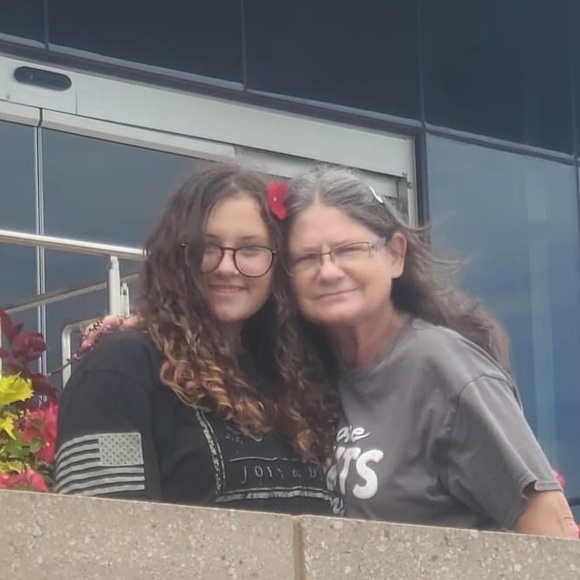 Meet your Posher, Rosanne - Picture 2 of 2